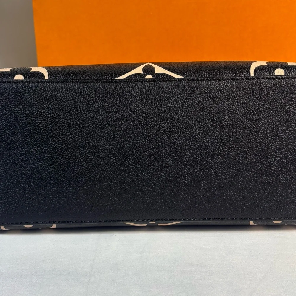 Louis Vuitton Bicolor Petite Palais Sold - Picture 11 of 16